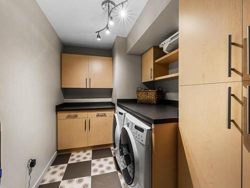 19-1651 Valleyview Drive, Kamloops, BC - Indoor Photo Showing Laundry Room