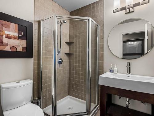 19-1651 Valleyview Drive, Kamloops, BC - Indoor Photo Showing Bathroom