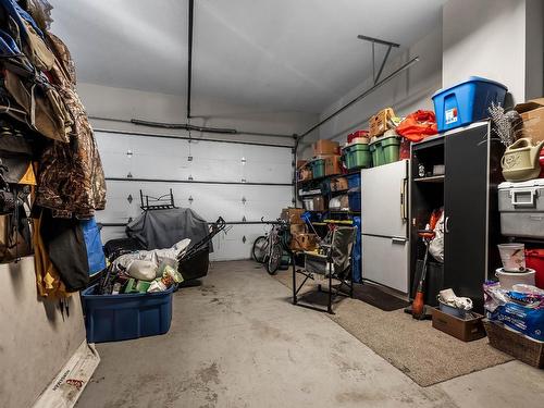 19-1651 Valleyview Drive, Kamloops, BC - Indoor Photo Showing Garage