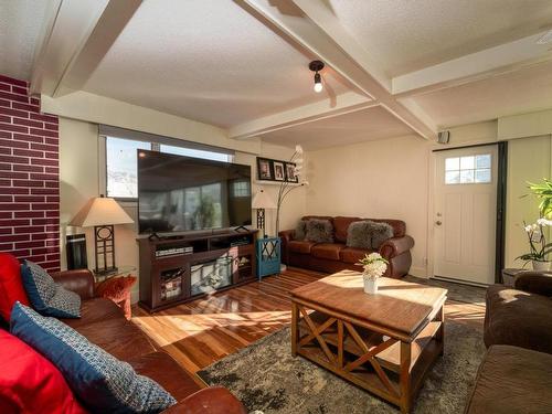 1515 Robinson Cres, Kamloops, BC - Indoor Photo Showing Living Room