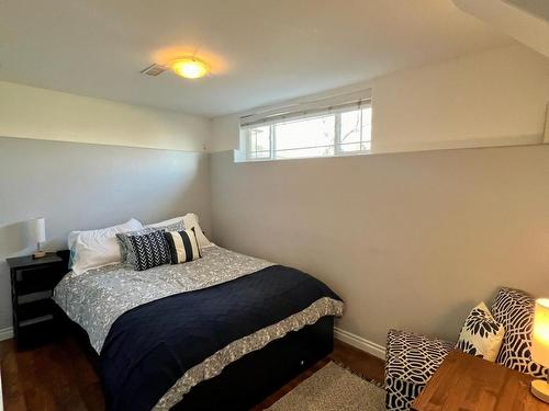 1515 Robinson Cres, Kamloops, BC - Indoor Photo Showing Bedroom