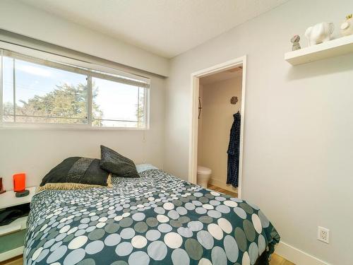 1515 Robinson Cres, Kamloops, BC - Indoor Photo Showing Bedroom