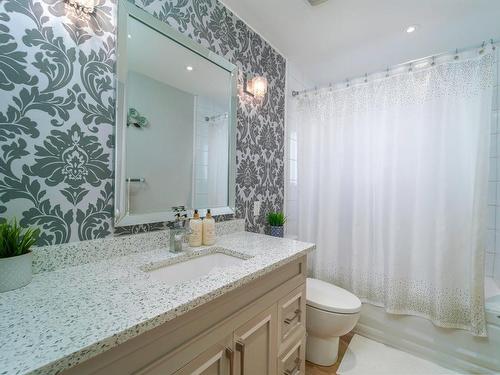 1515 Robinson Cres, Kamloops, BC - Indoor Photo Showing Bathroom