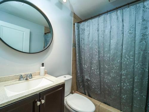 1515 Robinson Cres, Kamloops, BC - Indoor Photo Showing Bathroom