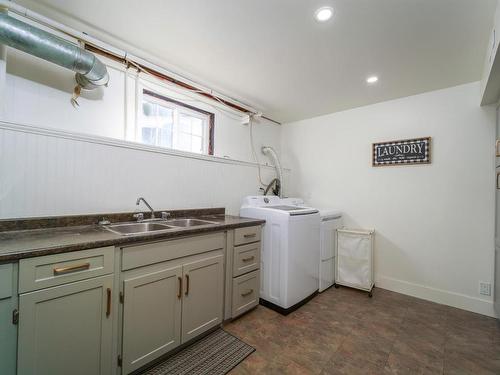 1515 Robinson Cres, Kamloops, BC - Indoor Photo Showing Laundry Room