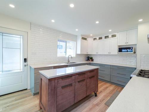 1515 Robinson Cres, Kamloops, BC - Indoor Photo Showing Kitchen