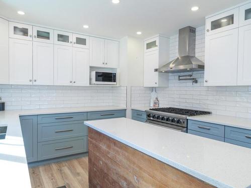 1515 Robinson Cres, Kamloops, BC - Indoor Photo Showing Kitchen With Upgraded Kitchen