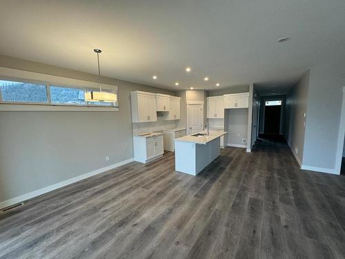 1618 Pine Street, Merritt, BC - Indoor Photo Showing Kitchen