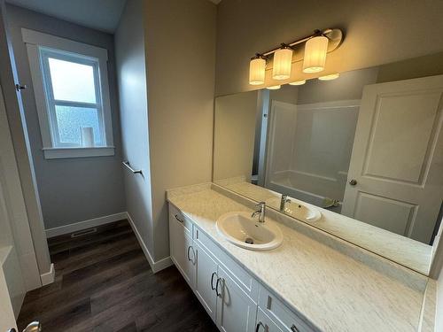 1618 Pine Street, Merritt, BC - Indoor Photo Showing Bathroom