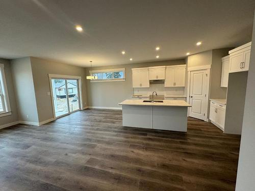 1618 Pine Street, Merritt, BC - Indoor Photo Showing Kitchen