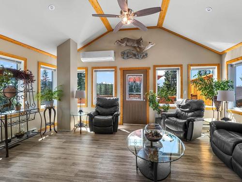 4761 Atwater Road, Logan Lake, BC - Indoor Photo Showing Living Room