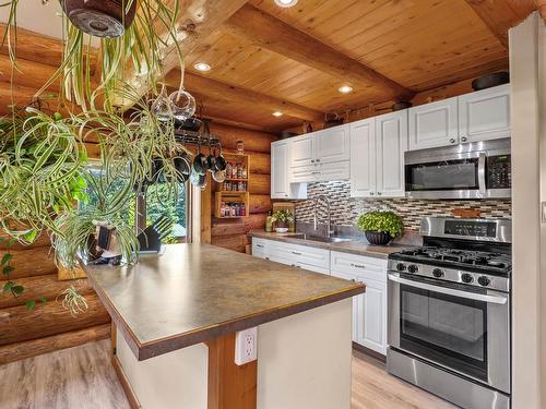 4761 Atwater Road, Logan Lake, BC - Indoor Photo Showing Kitchen