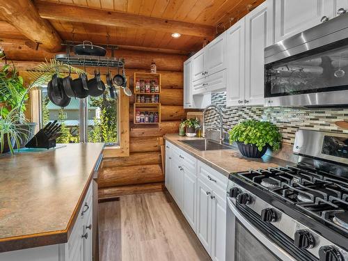 4761 Atwater Road, Logan Lake, BC - Indoor Photo Showing Kitchen