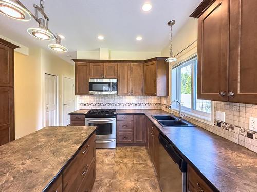 2454 Sunset Drive, Kamloops, BC - Indoor Photo Showing Kitchen With Double Sink