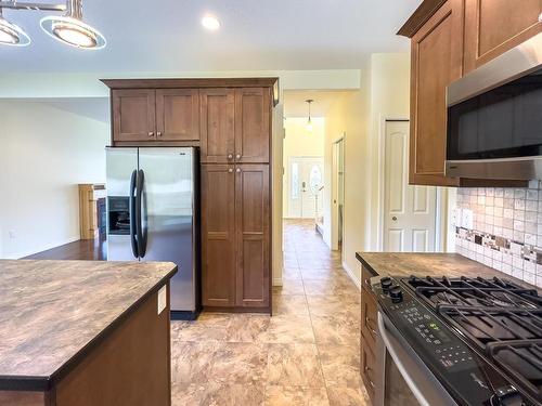 2454 Sunset Drive, Kamloops, BC - Indoor Photo Showing Kitchen