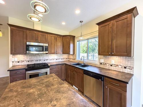 2454 Sunset Drive, Kamloops, BC - Indoor Photo Showing Kitchen With Double Sink