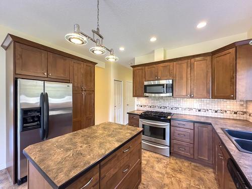 2454 Sunset Drive, Kamloops, BC - Indoor Photo Showing Kitchen With Double Sink