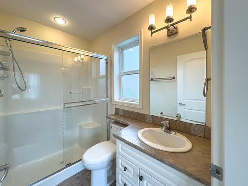 2454 Sunset Drive, Kamloops, BC - Indoor Photo Showing Bathroom