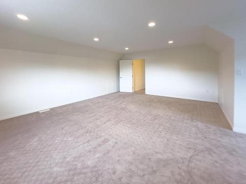 2454 Sunset Drive, Kamloops, BC - Indoor Photo Showing Other Room