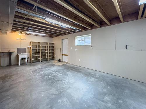 2454 Sunset Drive, Kamloops, BC - Indoor Photo Showing Basement