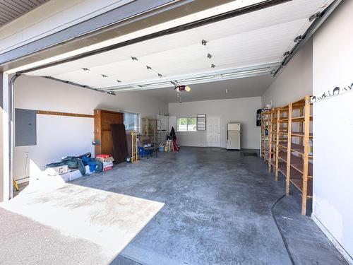 2454 Sunset Drive, Kamloops, BC - Indoor Photo Showing Garage