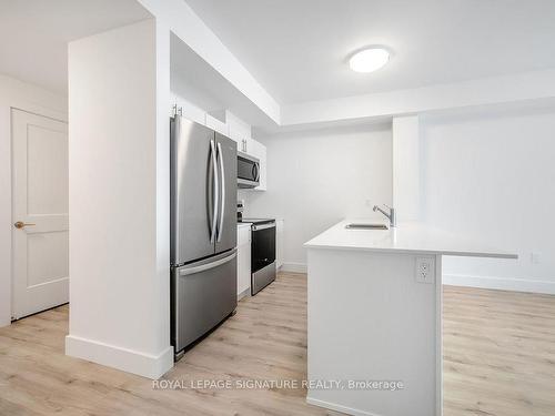 325-4 Kimberly Lane, Collingwood, ON - Indoor Photo Showing Kitchen