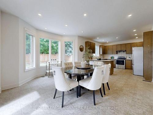 2238 Lyndhurst Dr, Oakville, ON - Indoor Photo Showing Dining Room