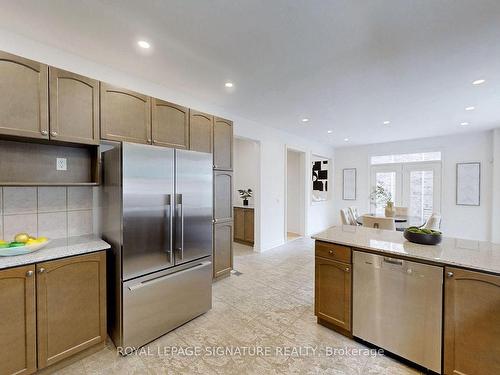 2238 Lyndhurst Dr, Oakville, ON - Indoor Photo Showing Kitchen