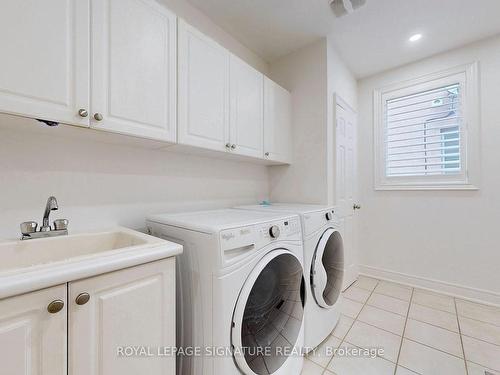 2238 Lyndhurst Dr, Oakville, ON - Indoor Photo Showing Laundry Room