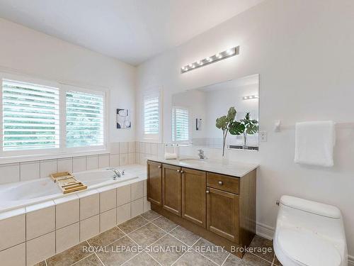 2238 Lyndhurst Dr, Oakville, ON - Indoor Photo Showing Bathroom