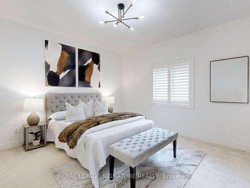 2238 Lyndhurst Dr, Oakville, ON - Indoor Photo Showing Bedroom