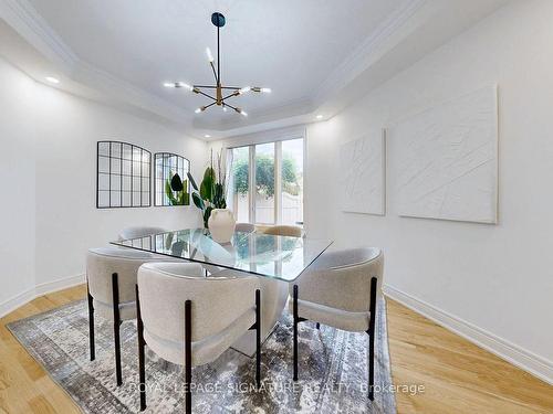 2238 Lyndhurst Dr, Oakville, ON - Indoor Photo Showing Dining Room