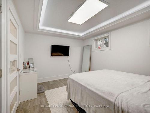 26 Vanderbrent Cres, Toronto, ON - Indoor Photo Showing Bedroom