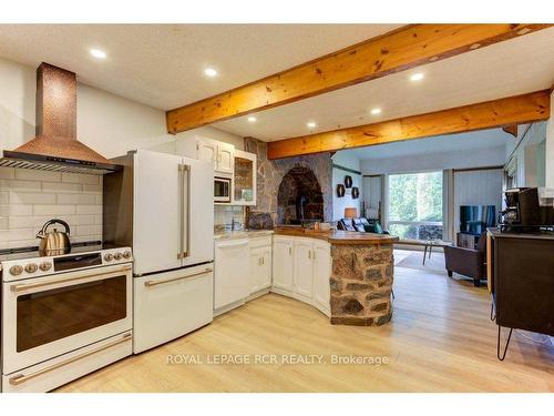 9811 Creek Rd, Minto, ON - Indoor Photo Showing Kitchen