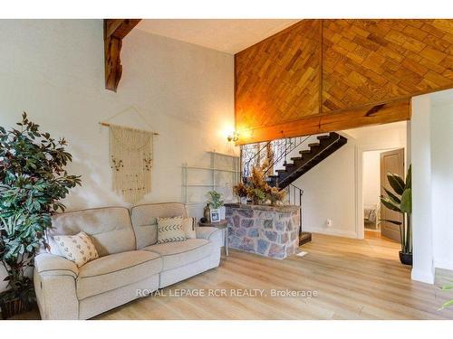 9811 Creek Rd, Minto, ON - Indoor Photo Showing Living Room