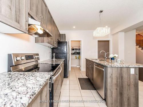 627 Wild Rye St, Waterloo, ON - Indoor Photo Showing Kitchen With Upgraded Kitchen