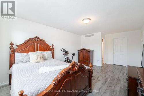 72 Hinrichs Crescent, Cambridge, ON - Indoor Photo Showing Bedroom