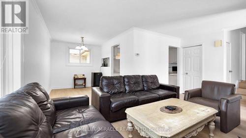 62 Sutherland Avenue, Brampton, ON - Indoor Photo Showing Living Room