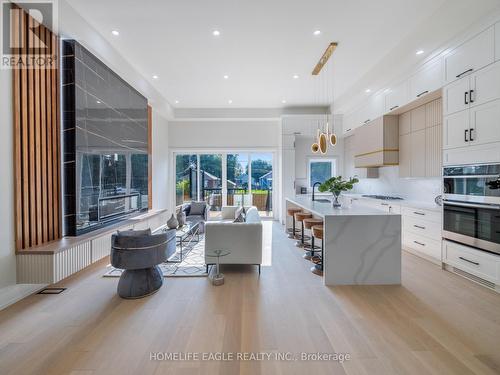 48 Atlee Avenue, Toronto (Birchcliffe-Cliffside), ON - Indoor Photo Showing Kitchen With Upgraded Kitchen