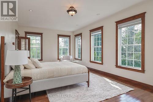 229 Hedge Road, Georgina, ON - Indoor Photo Showing Bedroom