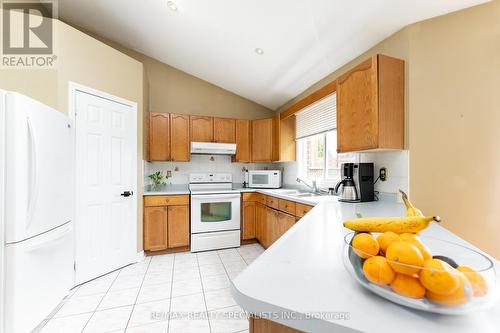 2582 Ambercroft Trail, Mississauga (Central Erin Mills), ON - Indoor Photo Showing Kitchen