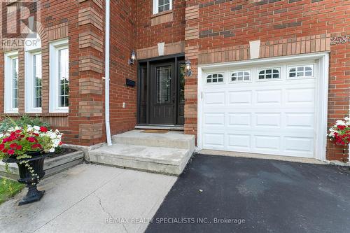 2582 Ambercroft Trail, Mississauga (Central Erin Mills), ON - Outdoor