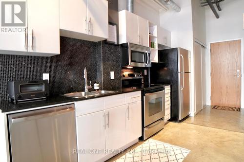 Ph7 - 363 Sorauren Avenue, Toronto (Roncesvalles), ON - Indoor Photo Showing Kitchen With Stainless Steel Kitchen