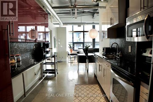 Ph7 - 363 Sorauren Avenue, Toronto (Roncesvalles), ON - Indoor Photo Showing Kitchen