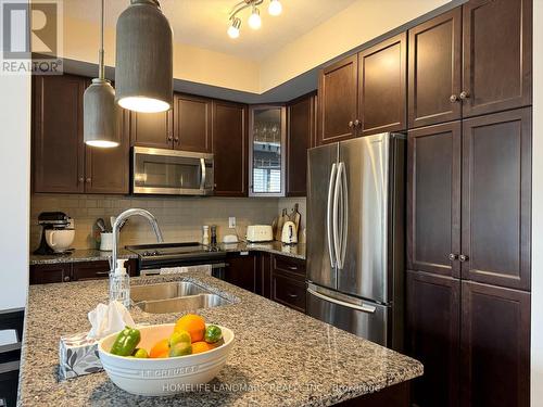 371 Wheat Boom Drive, Oakville, ON - Indoor Photo Showing Kitchen With Stainless Steel Kitchen With Double Sink With Upgraded Kitchen