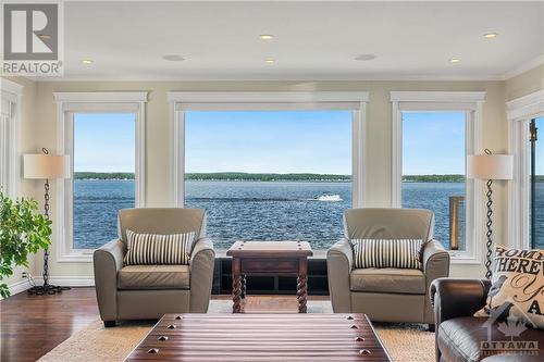 614 Lake Street, Braeside, ON - Indoor Photo Showing Living Room