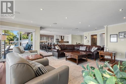 614 Lake Street, Braeside, ON - Indoor Photo Showing Living Room