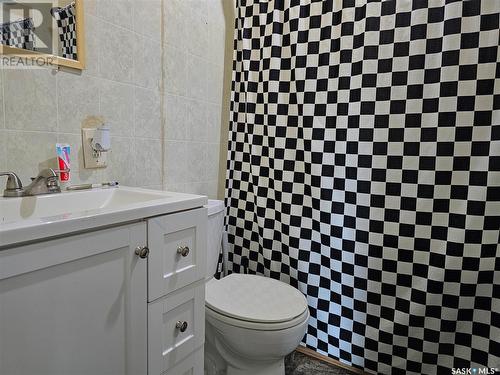 1802 102Nd Street, North Battleford, SK - Indoor Photo Showing Bathroom