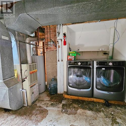 1802 102Nd Street, North Battleford, SK - Indoor Photo Showing Laundry Room