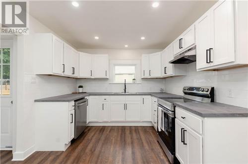 318 High Street, Moncton, NB - Indoor Photo Showing Kitchen With Upgraded Kitchen